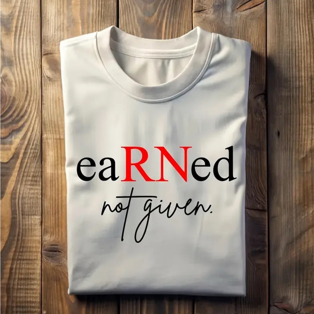 eaRNed Tee